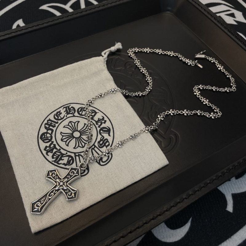 Ch*0me He**ts necklaces